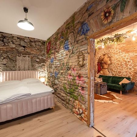 Accommodation At The Folklore Apartment Bratislava Luaran gambar