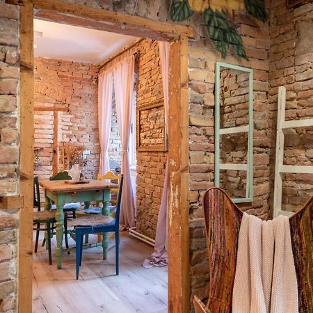 Accommodation At The Folklore Apartment Bratislava Luaran gambar