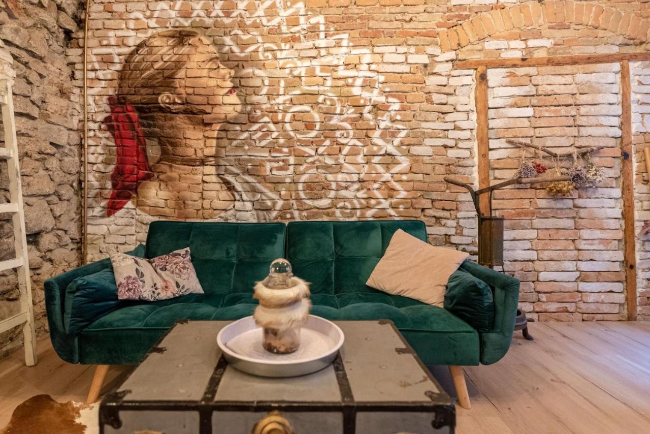 Accommodation At The Folklore Apartment Bratislava Luaran gambar