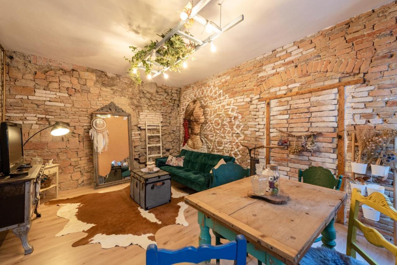 Accommodation At The Folklore Apartment Bratislava Luaran gambar