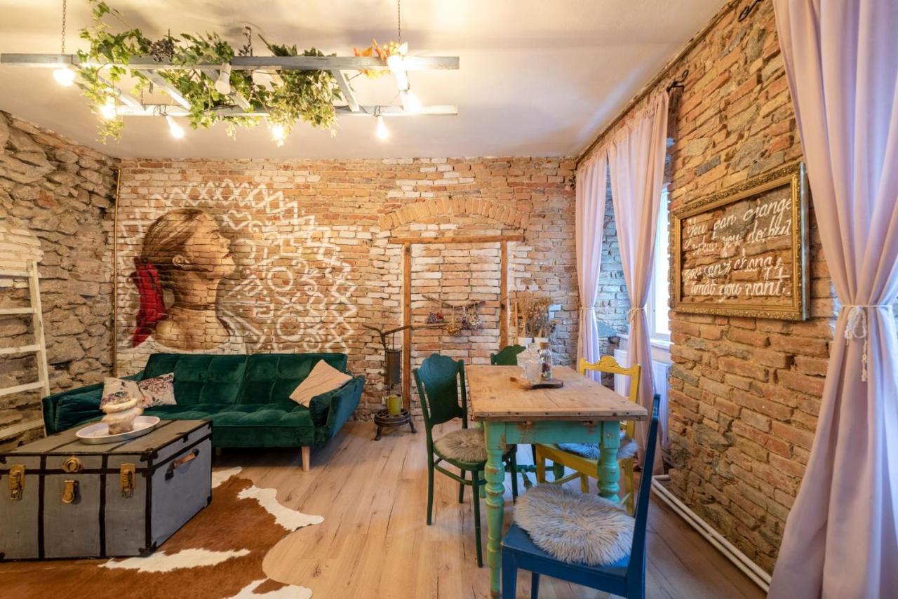 Accommodation At The Folklore Apartment Bratislava Luaran gambar