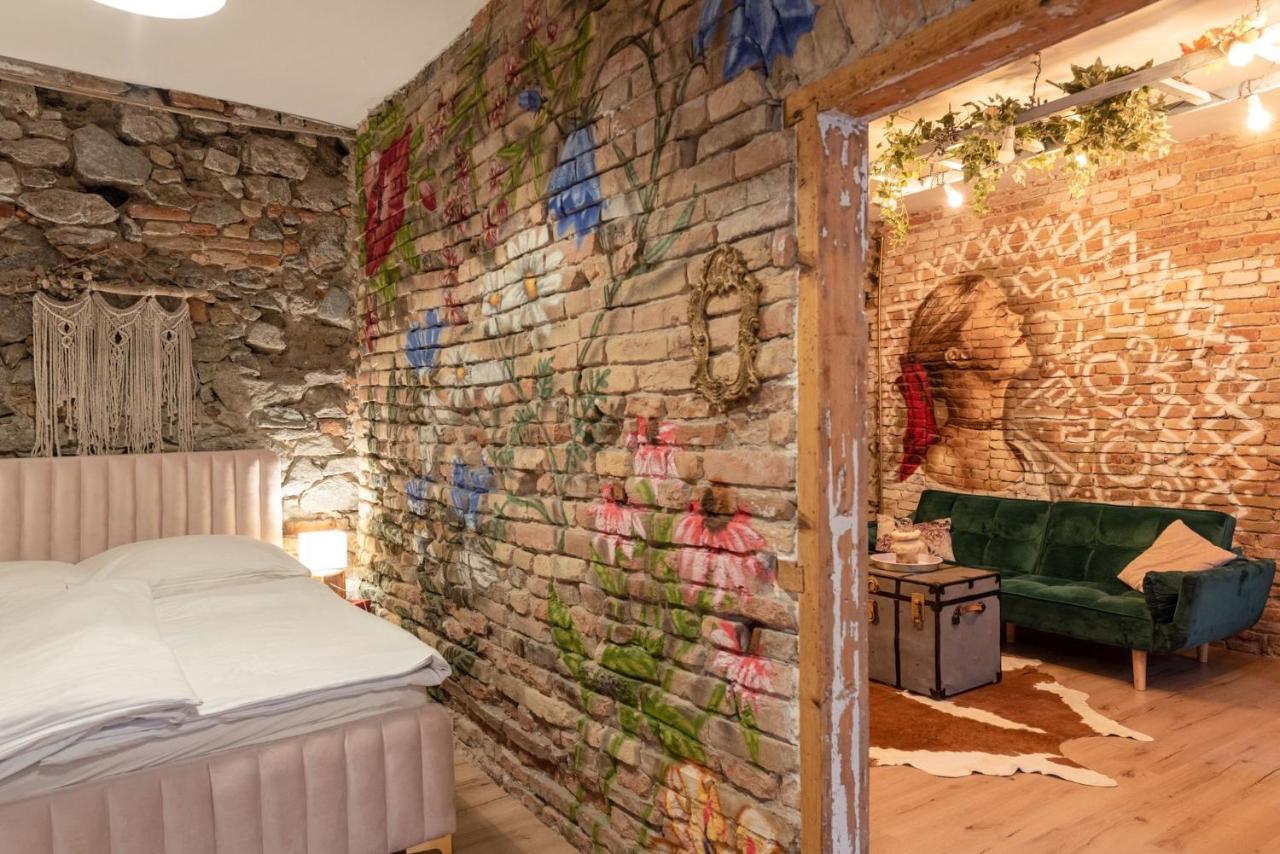 Accommodation At The Folklore Apartment Bratislava Luaran gambar