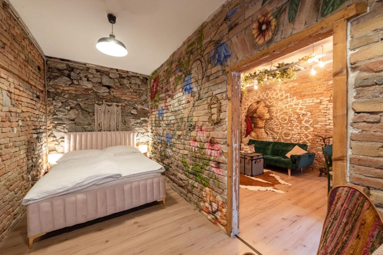 Accommodation At The Folklore Apartment Bratislava Luaran gambar