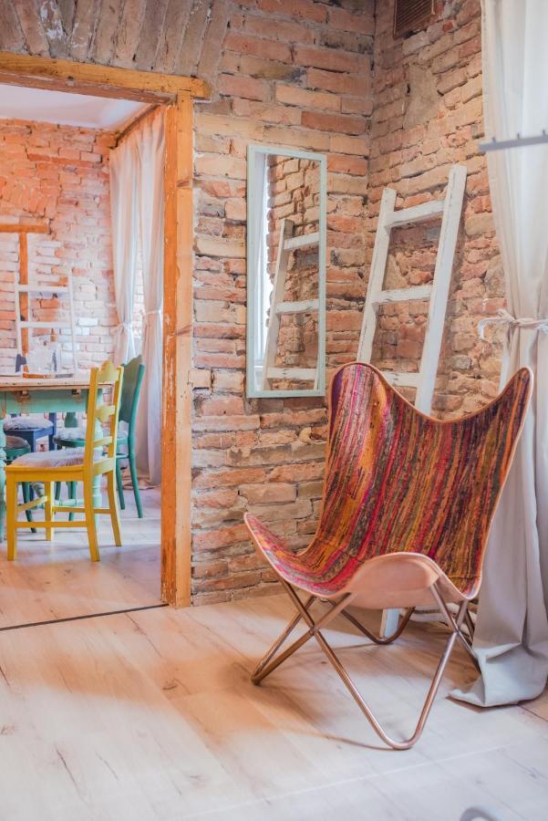Accommodation At The Folklore Apartment Bratislava Luaran gambar